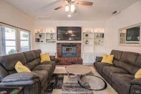 Living - 463 Eagle Ln, Vacaville, CA 95687 photo 2 of 3