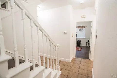 Entry Way - 463 Eagle Ln, Vacaville, CA 95687 photo 4 of 13