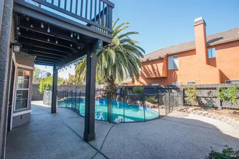 Exterior - 463 Eagle Ln, Vacaville, CA 95687 photo 10 of 16
