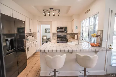 Kitchen - 463 Eagle Ln, Vacaville, CA 95687 photo 1 of 5