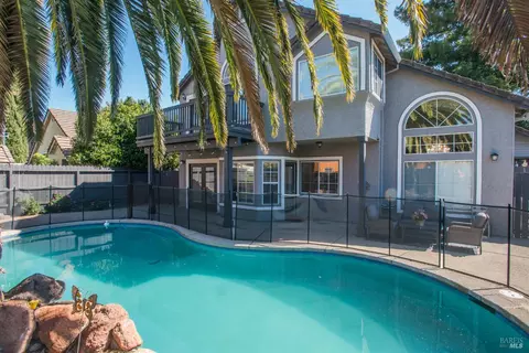 Exterior - 463 Eagle Ln, Vacaville, CA 95687 photo 8 of 16