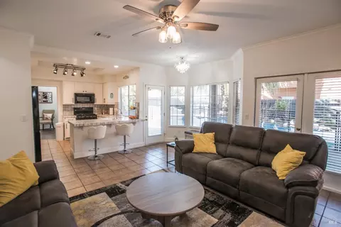 Living - 463 Eagle Ln, Vacaville, CA 95687 photo 3 of 3