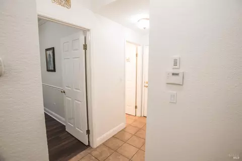 Entry Way - 463 Eagle Ln, Vacaville, CA 95687 photo 7 of 13