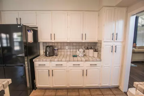 Kitchen - 463 Eagle Ln, Vacaville, CA 95687 photo 3 of 5