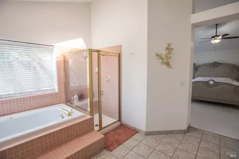 Bath - 463 Eagle Ln, Vacaville, CA 95687 photo 4 of 8