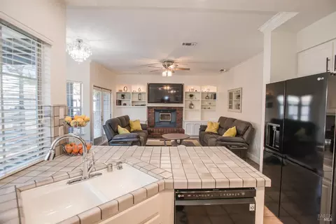 Kitchen - 463 Eagle Ln, Vacaville, CA 95687 photo 5 of 5