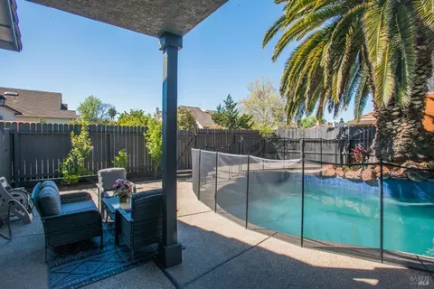 Exterior - 463 Eagle Ln, Vacaville, CA 95687 photo 13 of 16