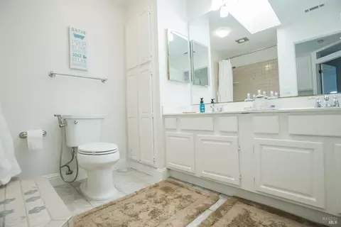 Bath - 463 Eagle Ln, Vacaville, CA 95687 photo 7 of 8
