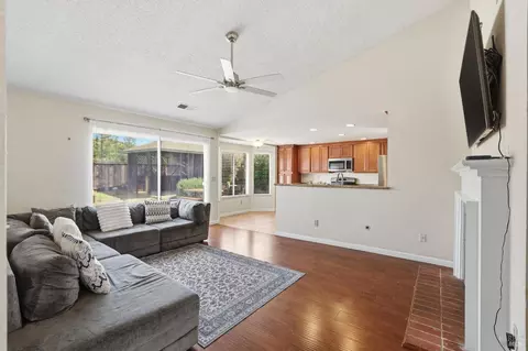 Living - 29 Canterbury Cir, Vallejo, CA 94591 photo 3 of 4
