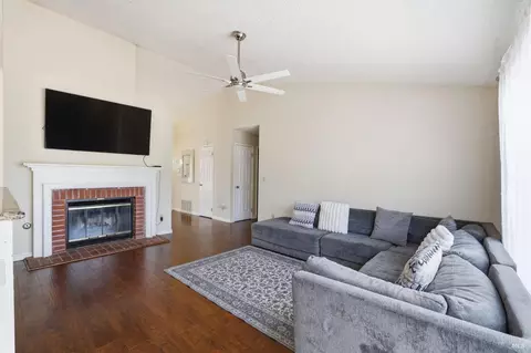 Living - 29 Canterbury Cir, Vallejo, CA 94591 photo 4 of 4