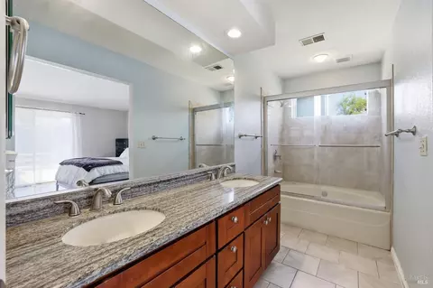 Bath - 29 Canterbury Cir, Vallejo, CA 94591 photo 2 of 2