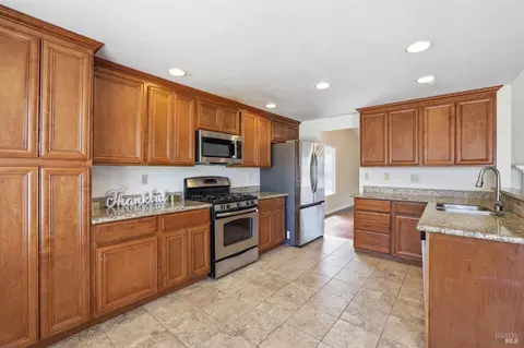 Kitchen - 29 Canterbury Cir, Vallejo, CA 94591 photo 2 of 2