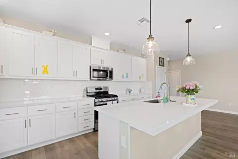 Kitchen - 625 Peony Ct, Dixon, CA 95620 photo 2 of 5