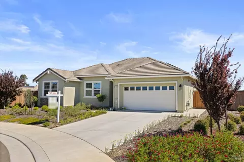 Exterior - 625 Peony Ct, Dixon, CA 95620 photo 4 of 11
