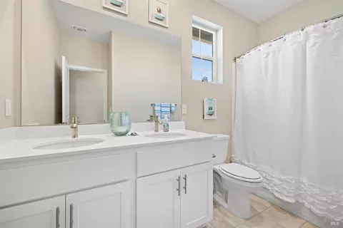 Bath - 625 Peony Ct, Dixon, CA 95620 photo 1 of 3
