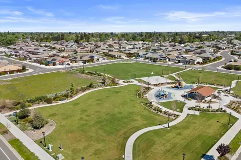 View/Area - 625 Peony Ct, Dixon, CA 95620 photo 13 of 14