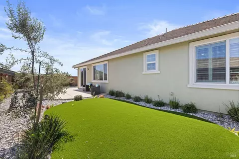 Exterior - 625 Peony Ct, Dixon, CA 95620 photo 8 of 11