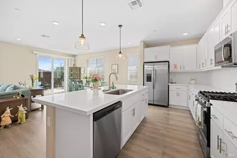 Kitchen - 625 Peony Ct, Dixon, CA 95620 photo 5 of 5