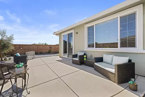 Exterior - 625 Peony Ct, Dixon, CA 95620 photo 7 of 11