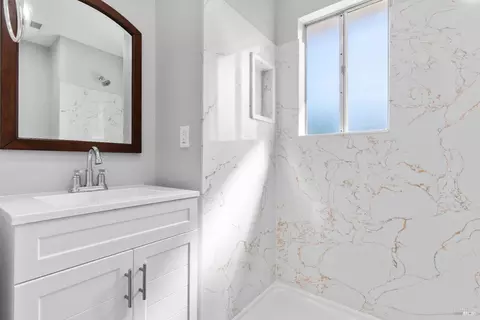 Bath - 2438 Oceanic Dr, Fairfield, CA 94533 photo 1 of 4