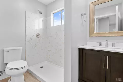 Bath - 2438 Oceanic Dr, Fairfield, CA 94533 photo 2 of 2