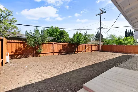 Exterior - 2438 Oceanic Dr, Fairfield, CA 94533 photo 8 of 10