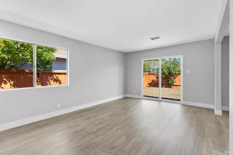 Living - 2438 Oceanic Dr, Fairfield, CA 94533 photo 2 of 5