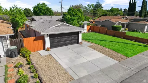 Exterior - 2438 Oceanic Dr, Fairfield, CA 94533 photo 5 of 10