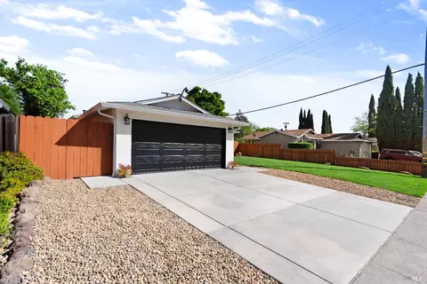 Exterior - 2438 Oceanic Dr, Fairfield, CA 94533 photo 3 of 10