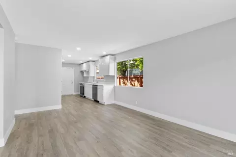 Living - 2438 Oceanic Dr, Fairfield, CA 94533 photo 4 of 5