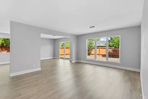 Living - 2438 Oceanic Dr, Fairfield, CA 94533 photo 3 of 6