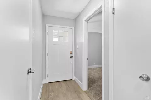 Entry Way - 2438 Oceanic Dr, Fairfield, CA 94533 photo 2 of 2