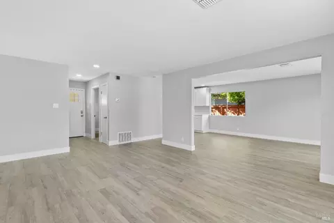 Living - 2438 Oceanic Dr, Fairfield, CA 94533 photo 1 of 5