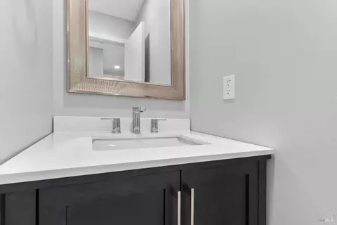 Bath - 2438 Oceanic Dr, Fairfield, CA 94533 photo 2 of 2