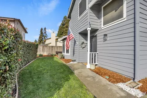 Exterior - 1320 Angela Ct, Dixon, CA 95620 photo 2 of 8