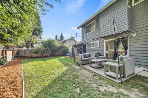 Exterior - 1320 Angela Ct, Dixon, CA 95620 photo 5 of 8