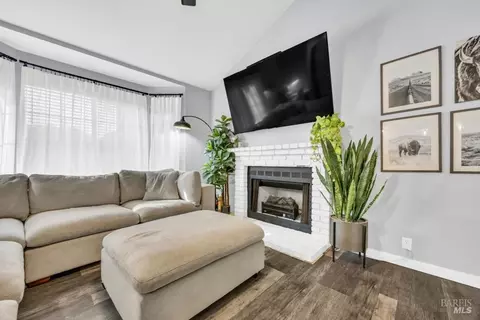 Living - 1320 Angela Ct, Dixon, CA 95620 photo 1 of 2