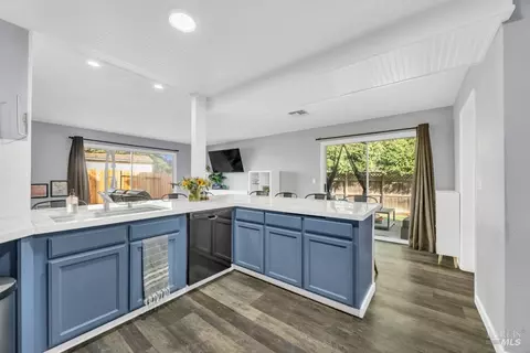 Kitchen - 1320 Angela Ct, Dixon, CA 95620 photo 4 of 5