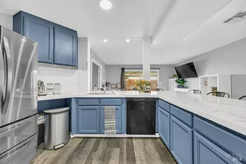 Kitchen - 1320 Angela Ct, Dixon, CA 95620 photo 2 of 5