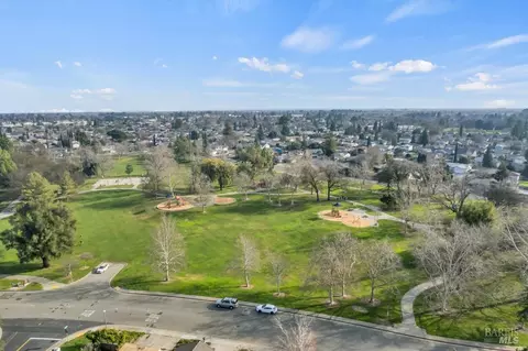 View/Area - 1320 Angela Ct, Dixon, CA 95620 photo 3 of 4