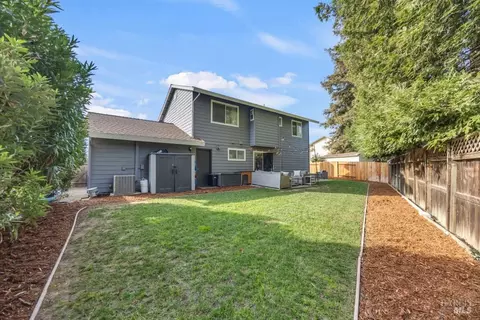 Exterior - 1320 Angela Ct, Dixon, CA 95620 photo 3 of 8