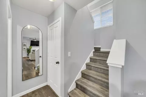 Entry Way - 1320 Angela Ct, Dixon, CA 95620 photo 2 of 2