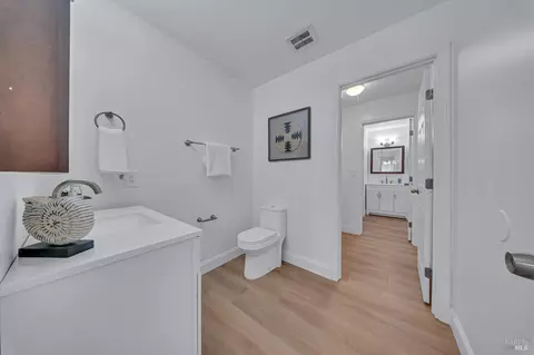 Bath - 444 Corcoran Ave #4, Vallejo, CA 94589 photo 4 of 4