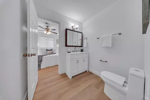 Bath - 444 Corcoran Ave #4, Vallejo, CA 94589 photo 3 of 4