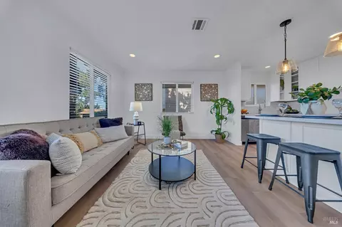 Living - 444 Corcoran Ave #4, Vallejo, CA 94589 photo 1 of 1