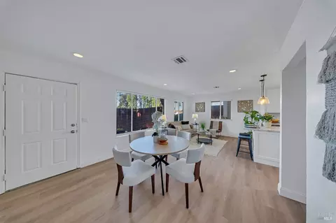 Dining - 444 Corcoran Ave #4, Vallejo, CA 94589 photo 2 of 3