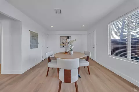 Dining - 444 Corcoran Ave #4, Vallejo, CA 94589 photo 3 of 3