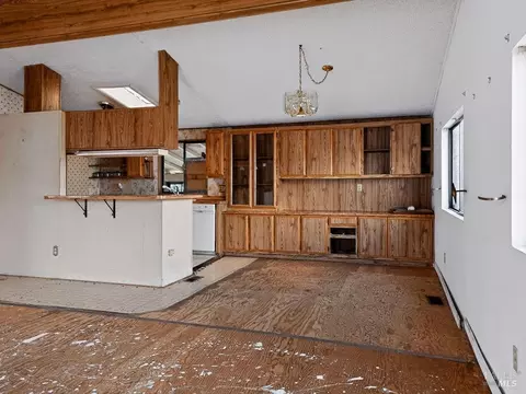 Living - 164 Marble Ct, Vallejo, CA 94589 photo 2 of 7