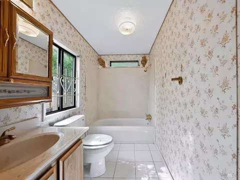 Bath - 164 Marble Ct, Vallejo, CA 94589 photo 2 of 2