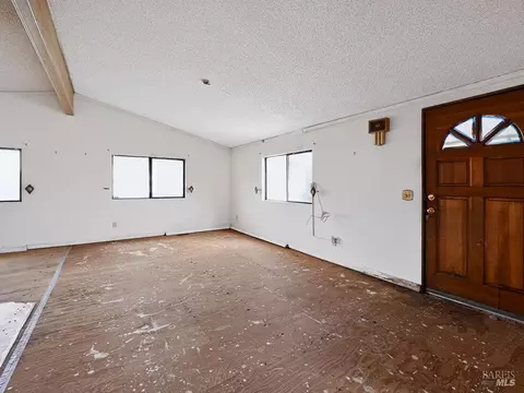 Living - 164 Marble Ct, Vallejo, CA 94589 photo 5 of 7